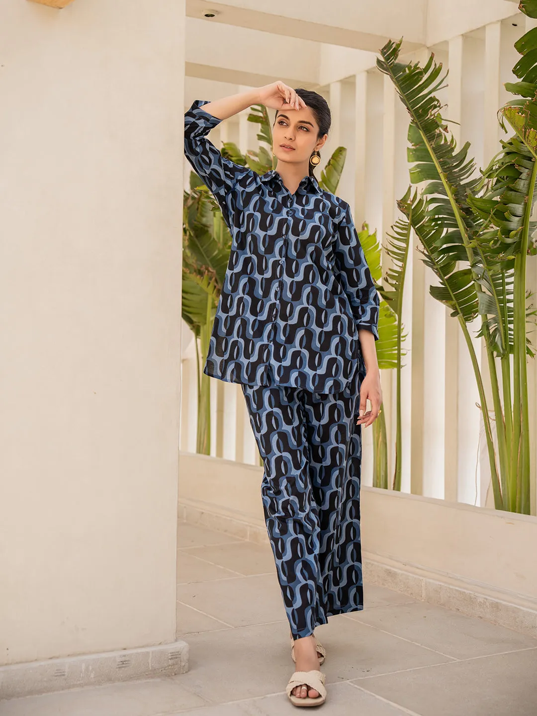 Abstract Mid Night Melody Collared Lounge Wear