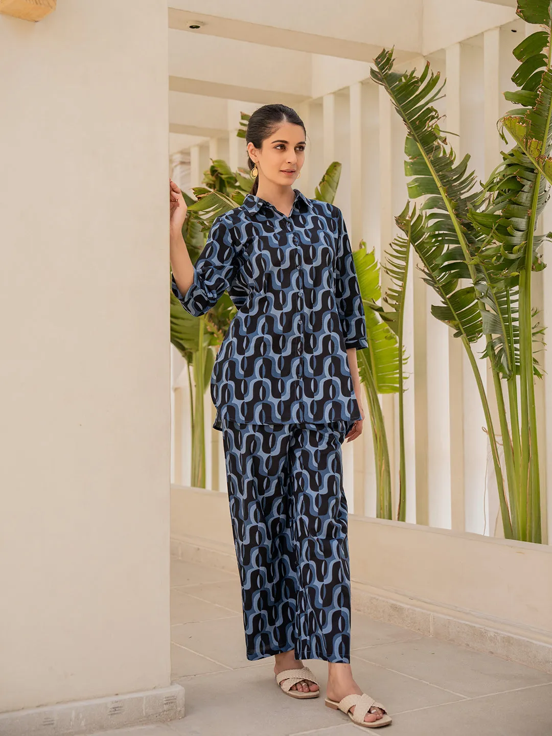 Abstract Mid Night Melody Collared Lounge Wear