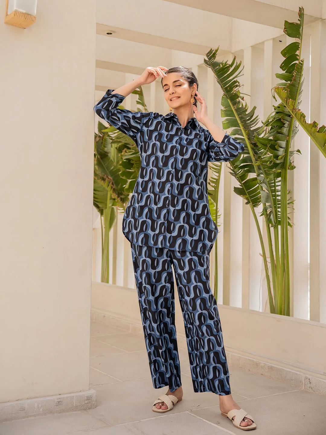 Abstract Mid Night Melody Collared Lounge Wear