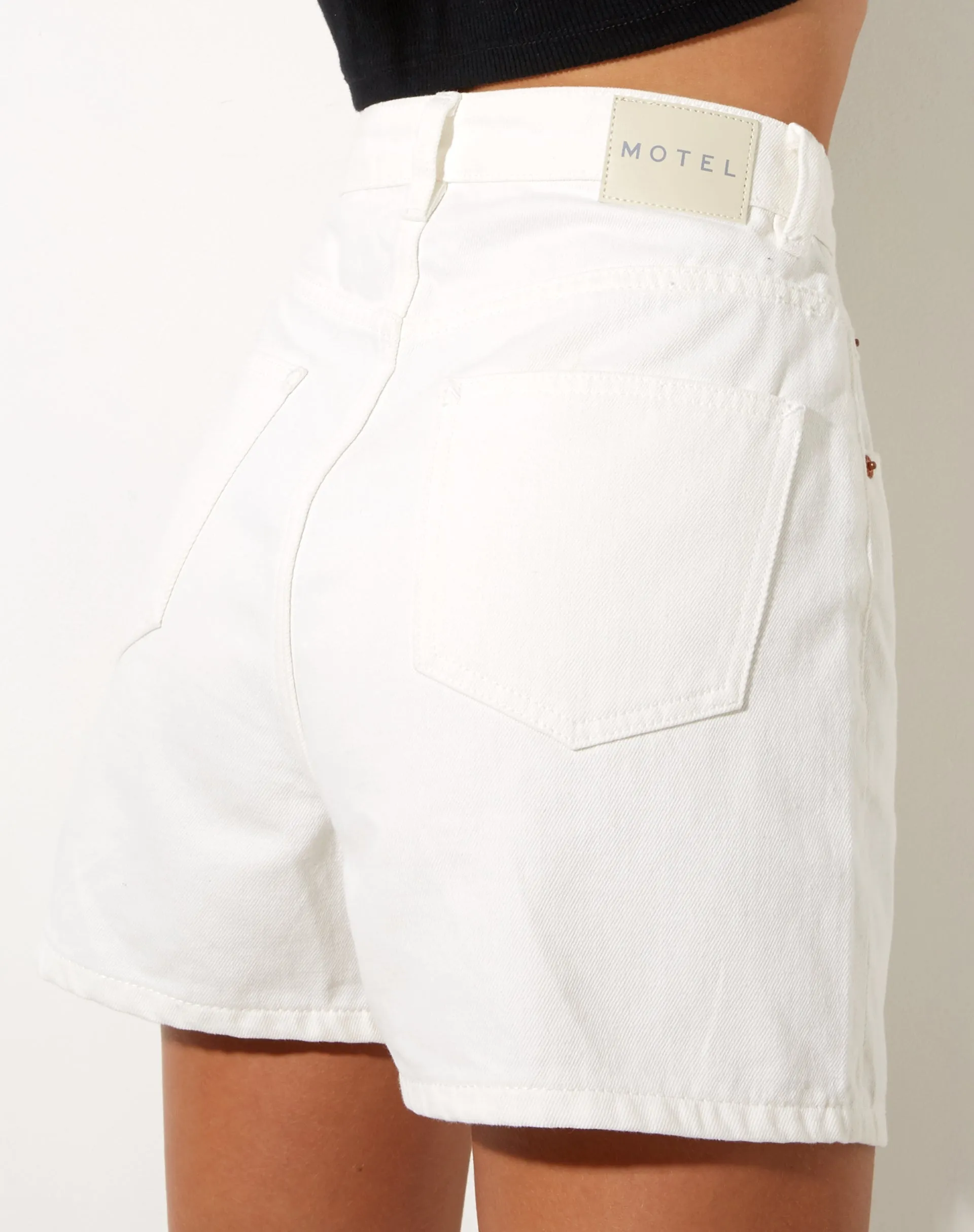 Mom Denim Short in White Wash